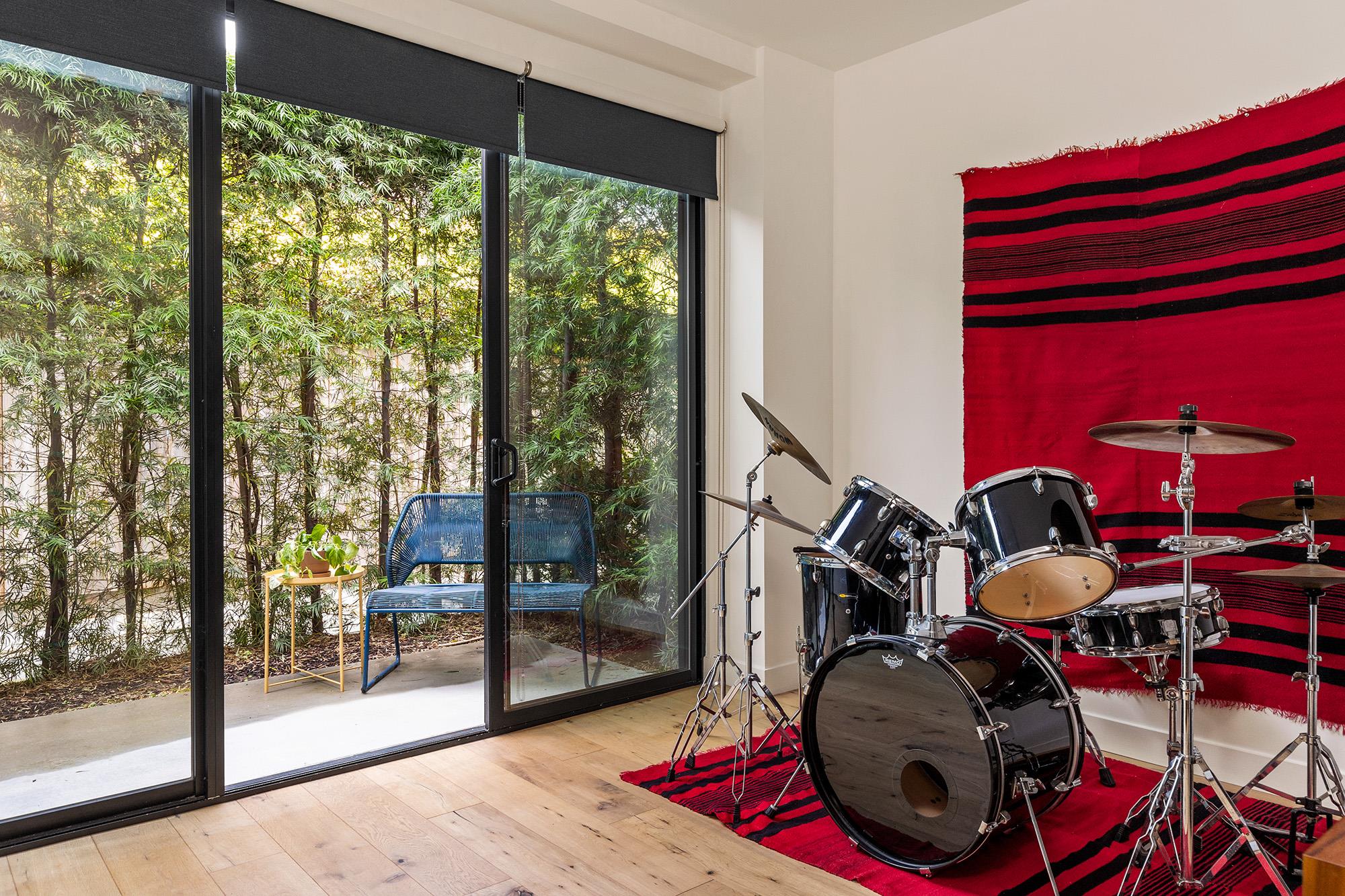 860 1/2 S Wilton Pl, Out of State, CA 90005