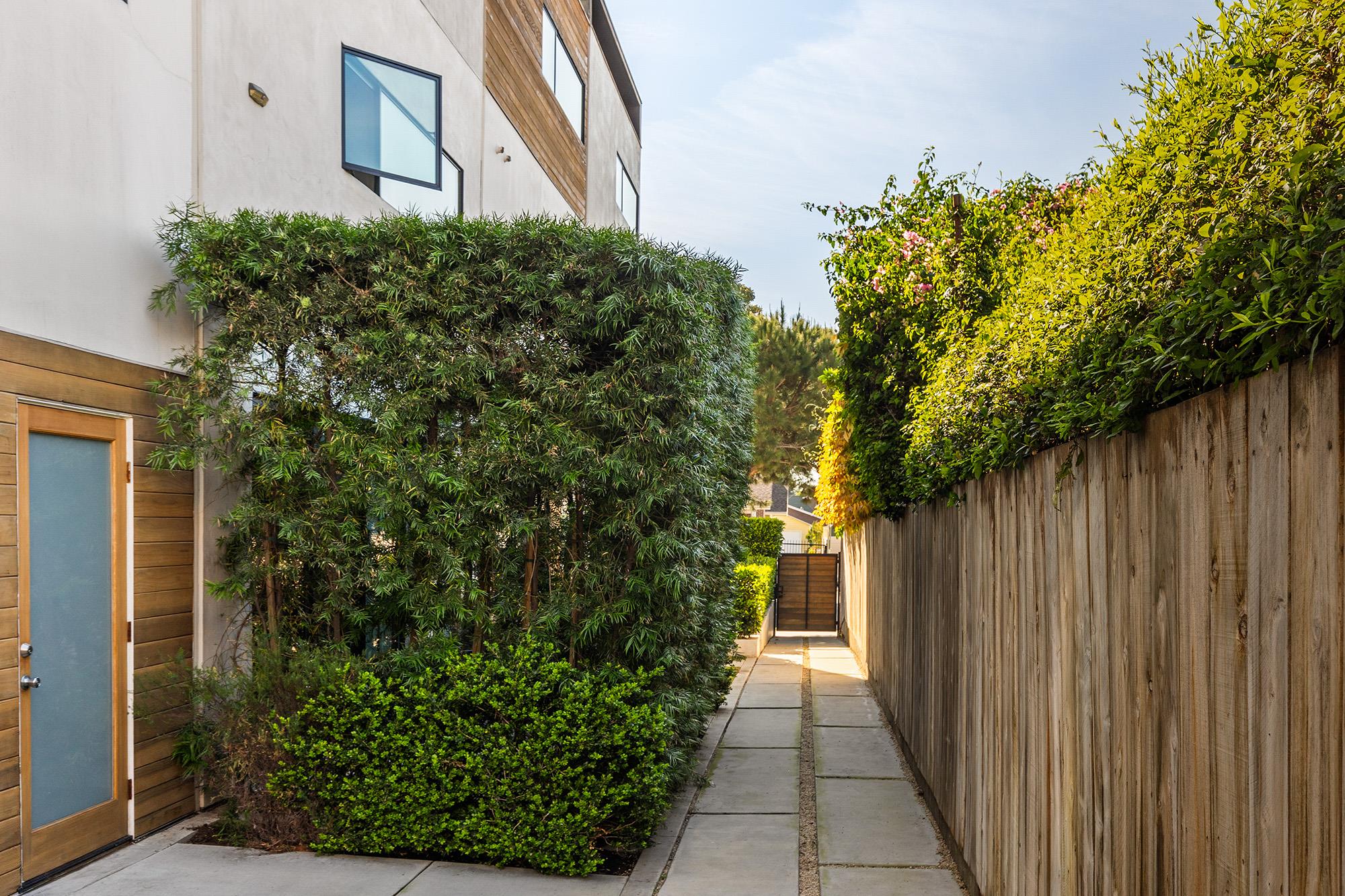 860 1/2 S Wilton Pl, Out of State, CA 90005