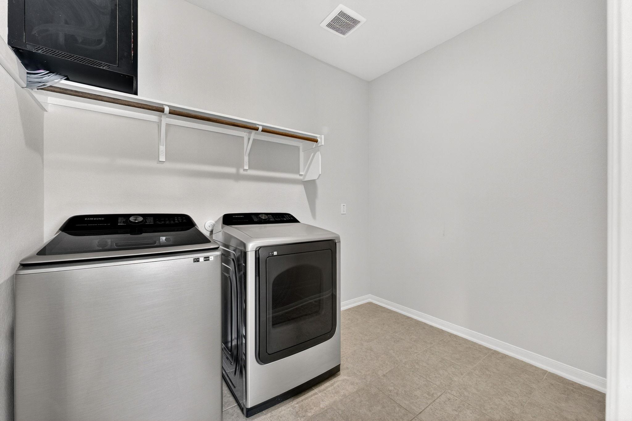 219 Roaming Dr, Hutto, TX 78634