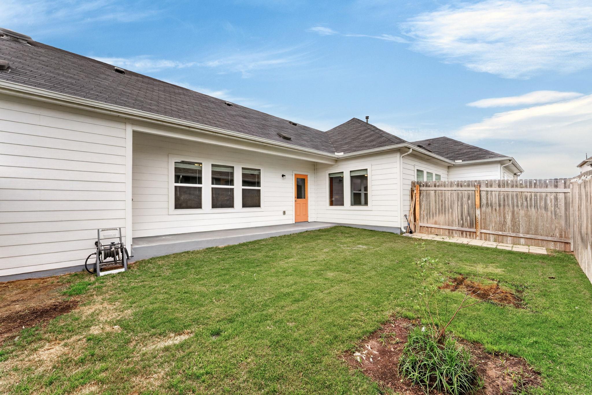 219 Roaming Dr, Hutto, TX 78634