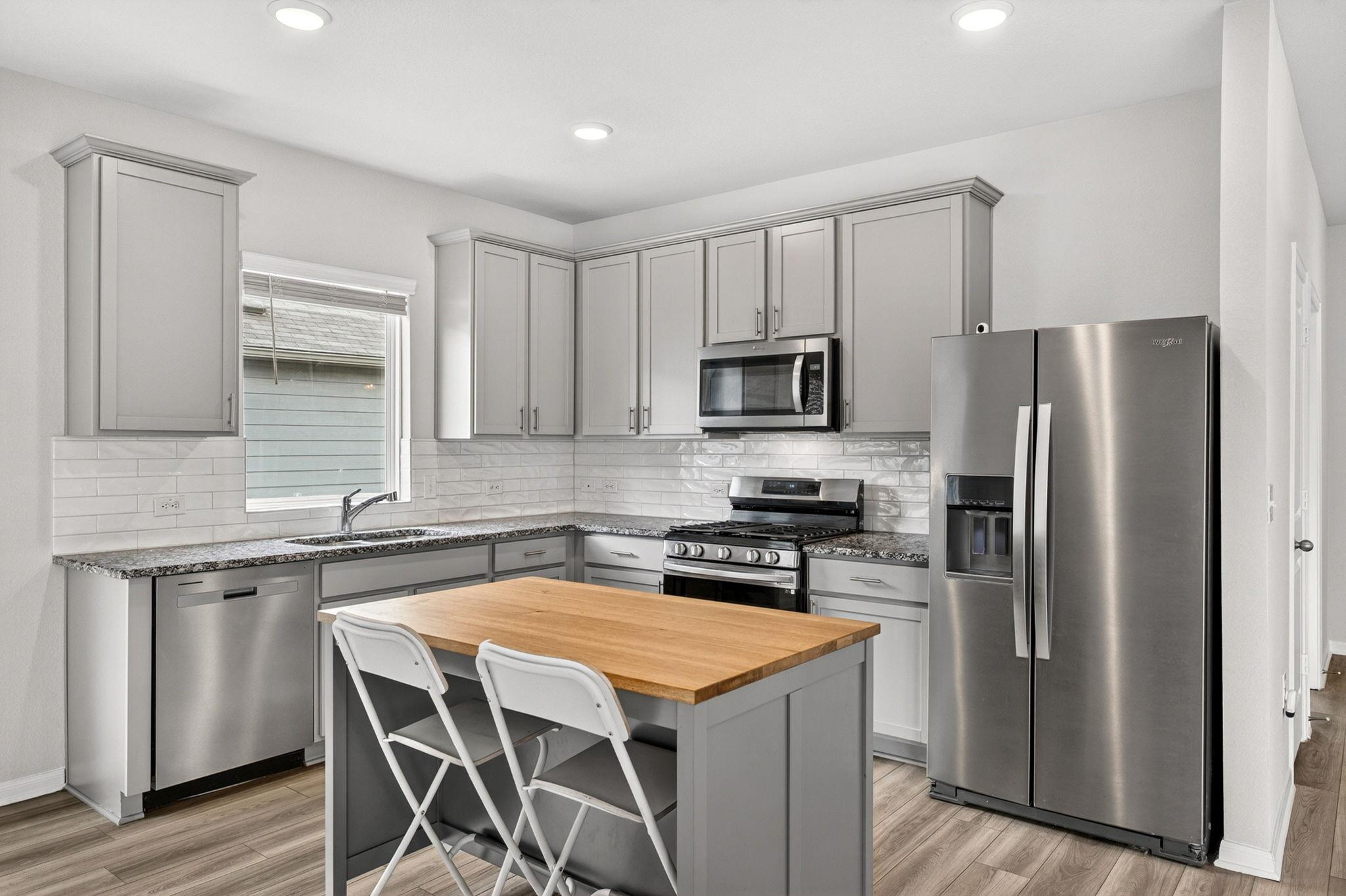 219 Roaming Dr, Hutto, TX 78634