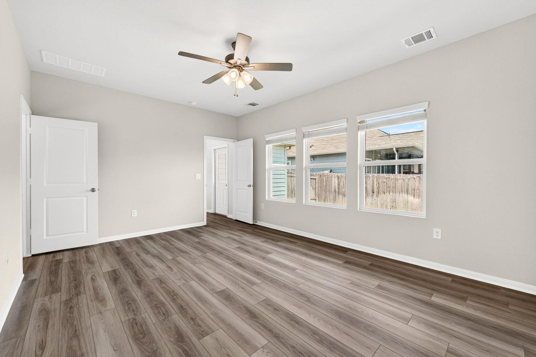 219 Roaming Dr, Hutto, TX 78634