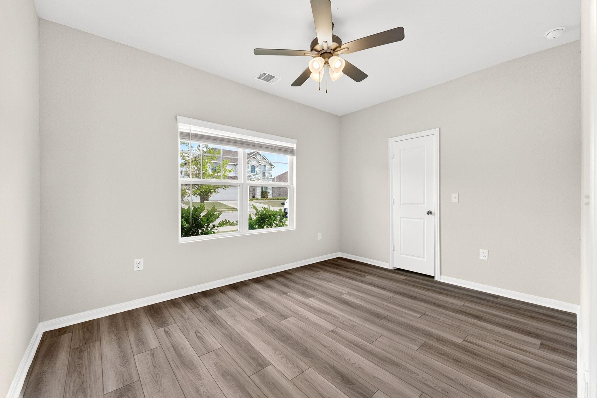 219 Roaming Dr, Hutto, TX 78634