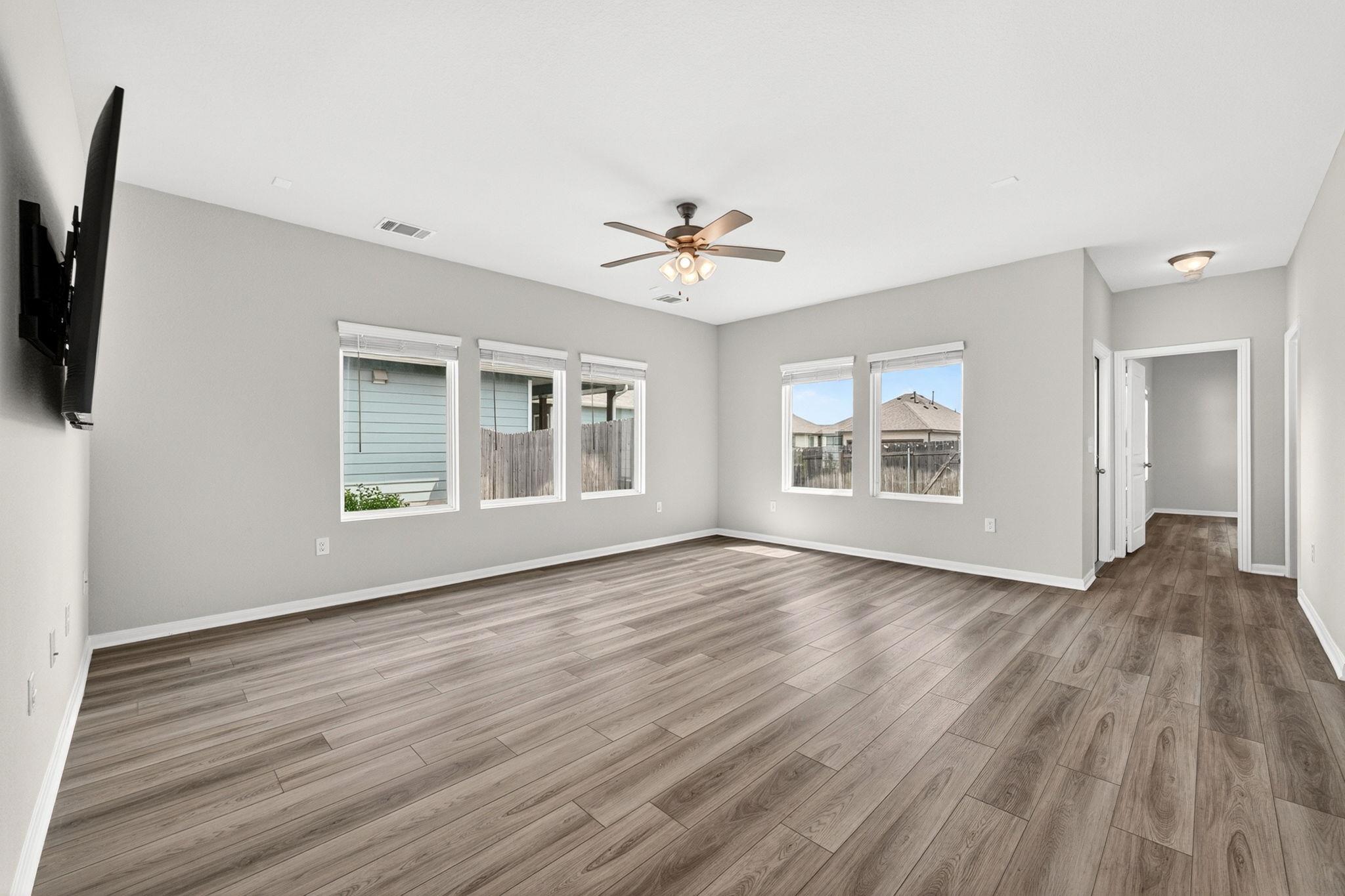 219 Roaming Dr, Hutto, TX 78634