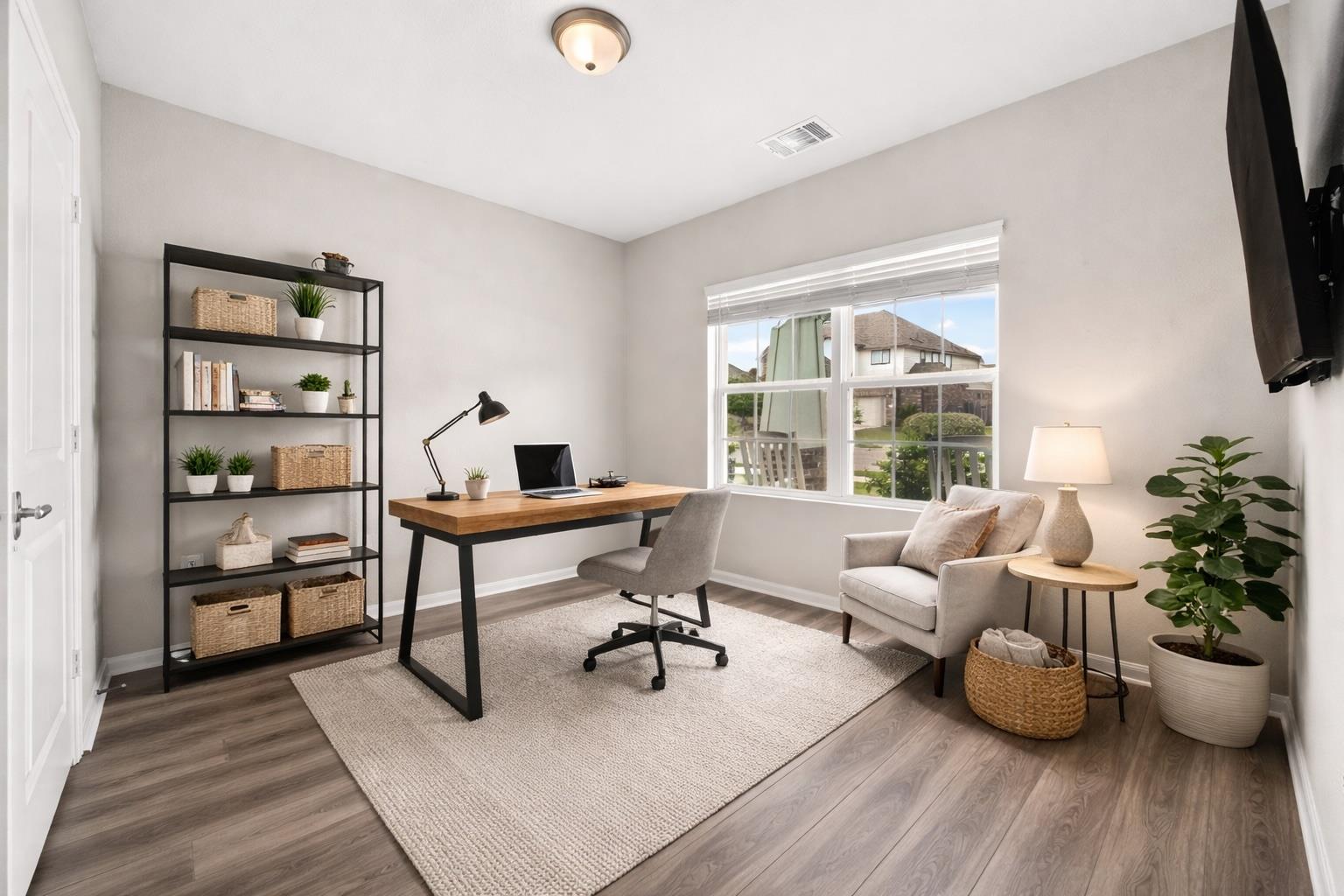 219 Roaming Dr, Hutto, TX 78634