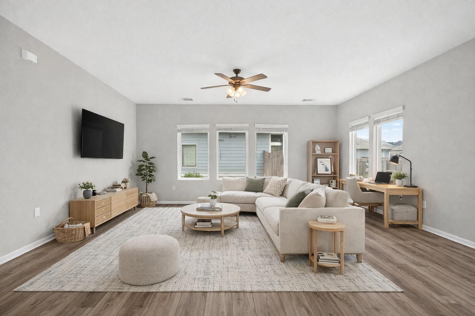 219 Roaming Dr, Hutto, TX 78634