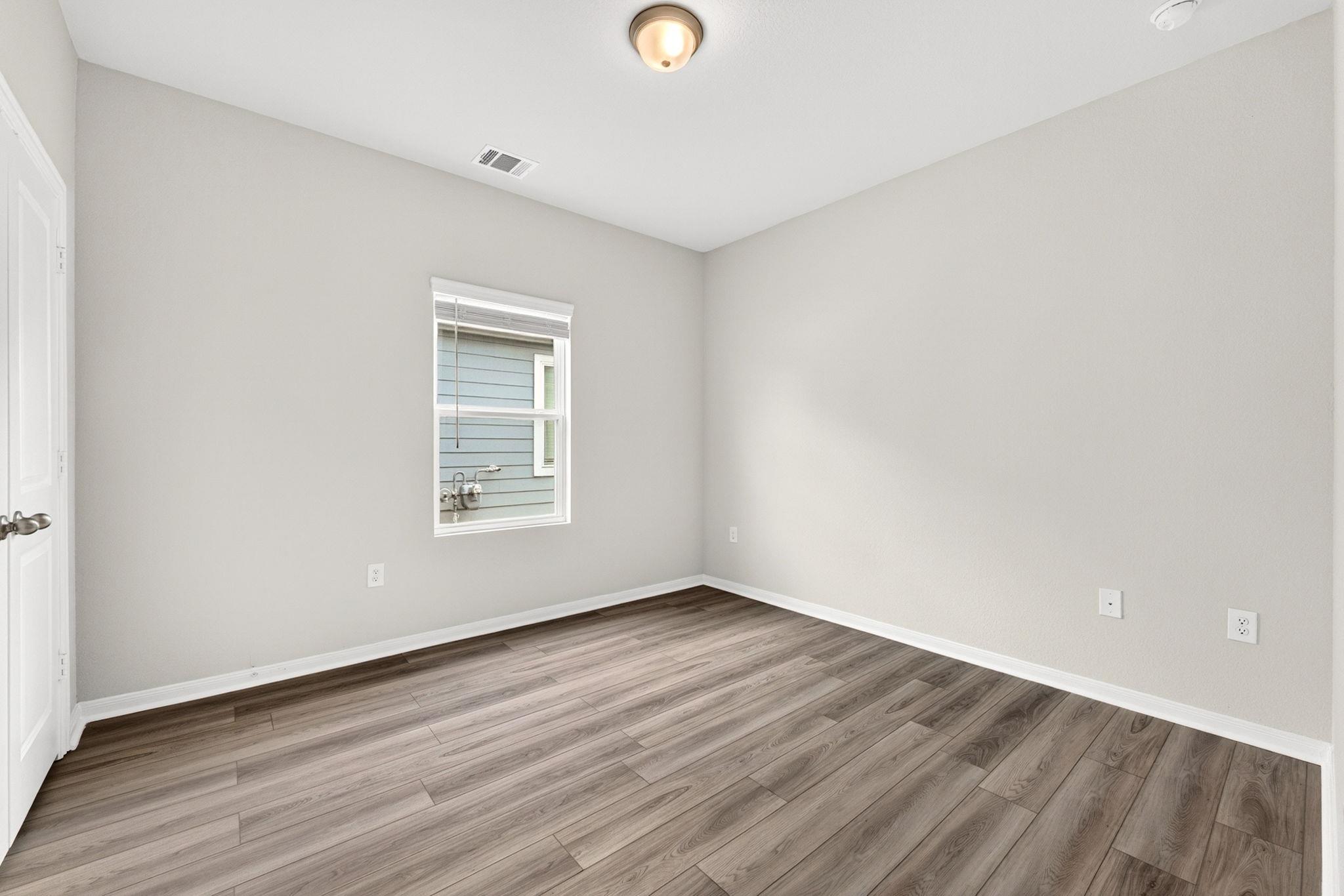 219 Roaming Dr, Hutto, TX 78634