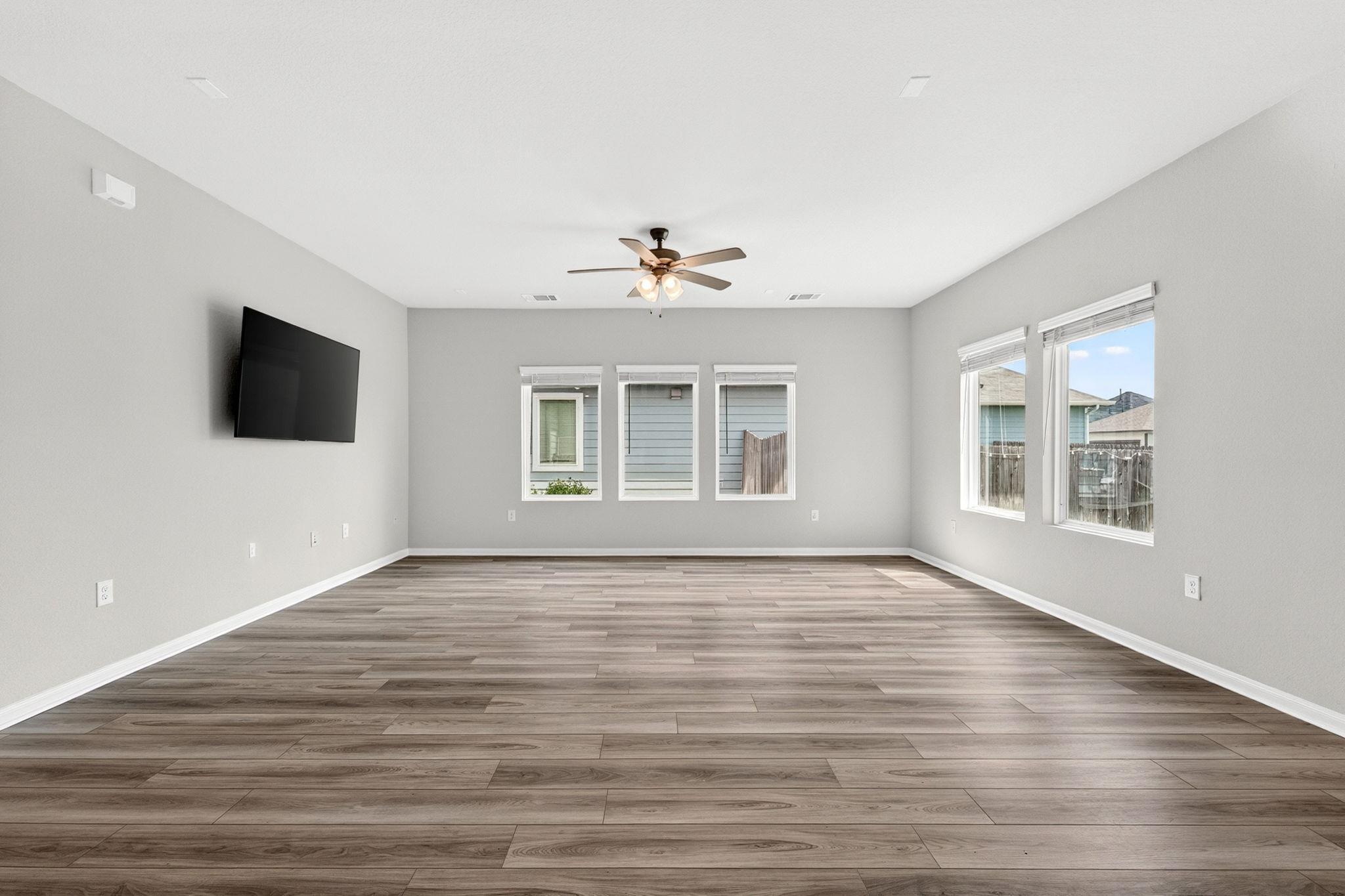 219 Roaming Dr, Hutto, TX 78634