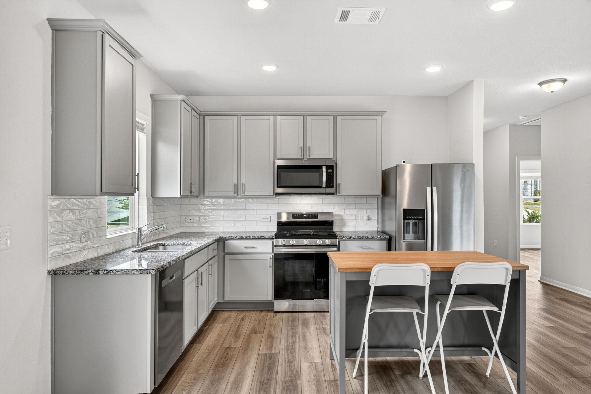 219 Roaming Dr, Hutto, TX 78634