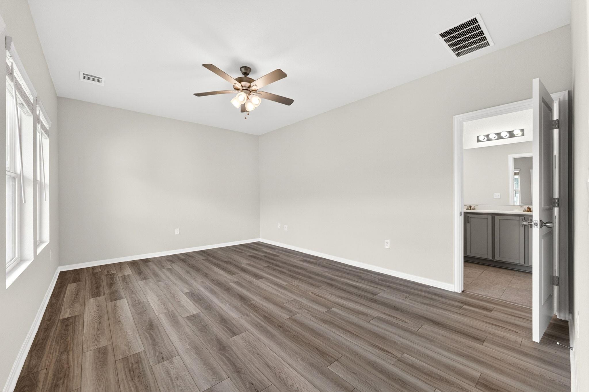 219 Roaming Dr, Hutto, TX 78634