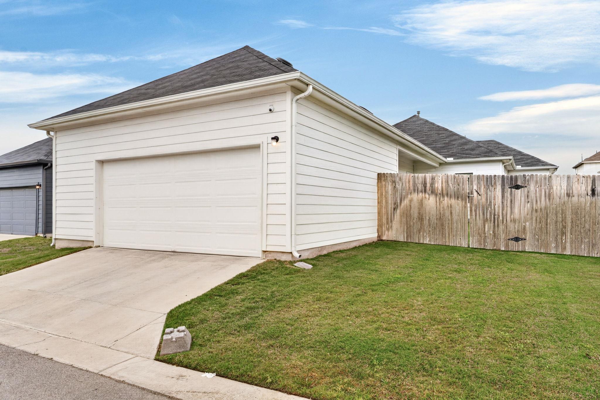219 Roaming Dr, Hutto, TX 78634