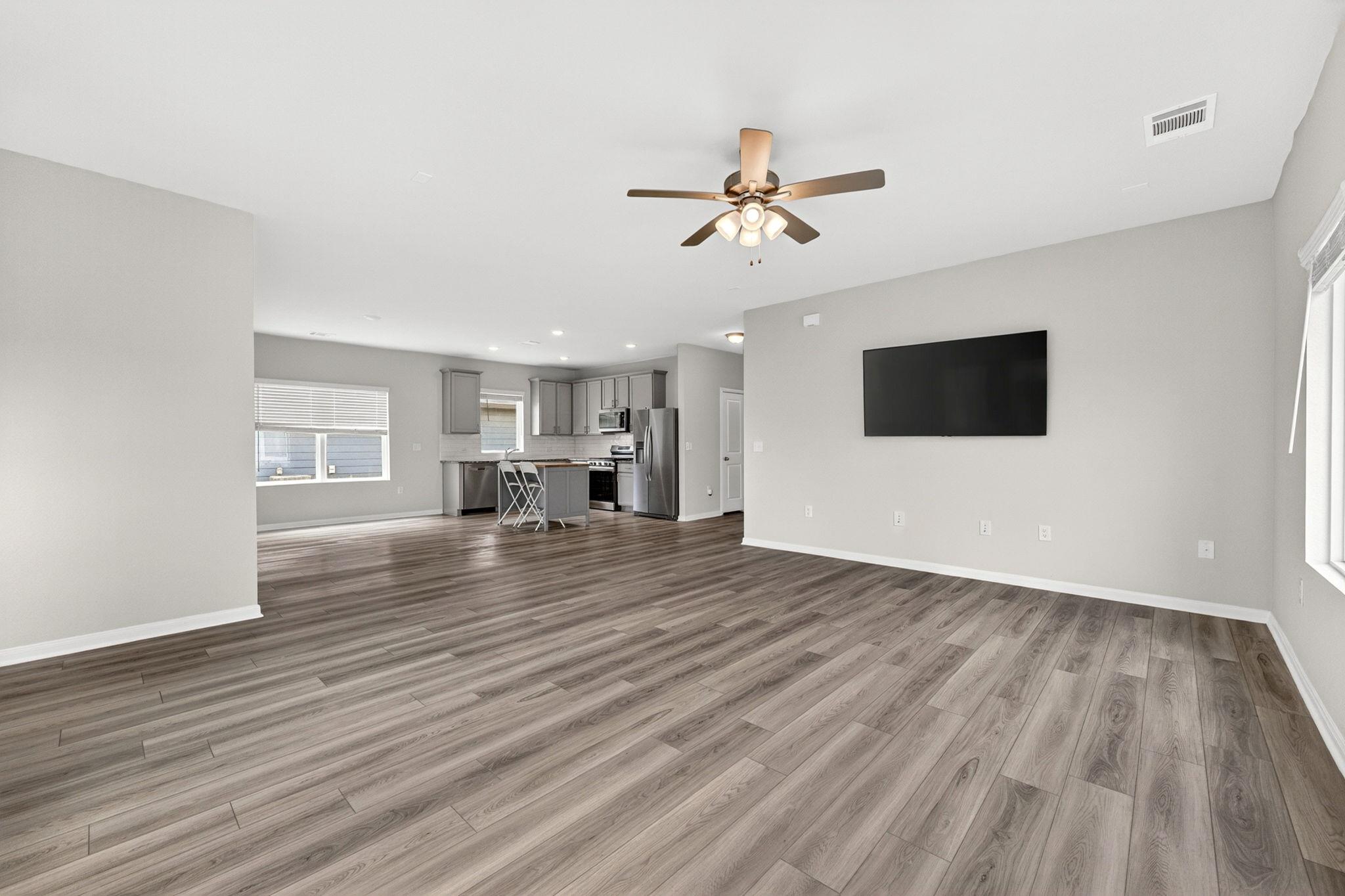 219 Roaming Dr, Hutto, TX 78634