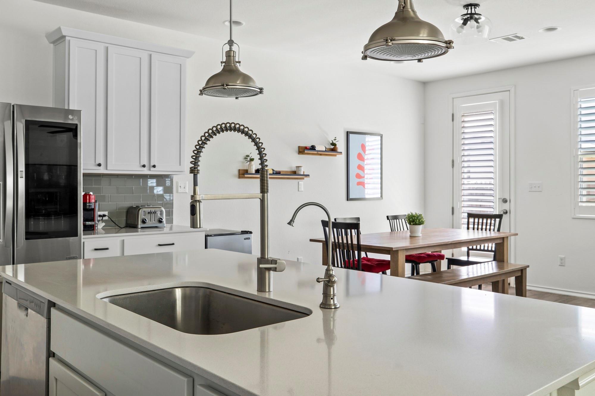 9105 Garnet Dr, Austin, TX 78729