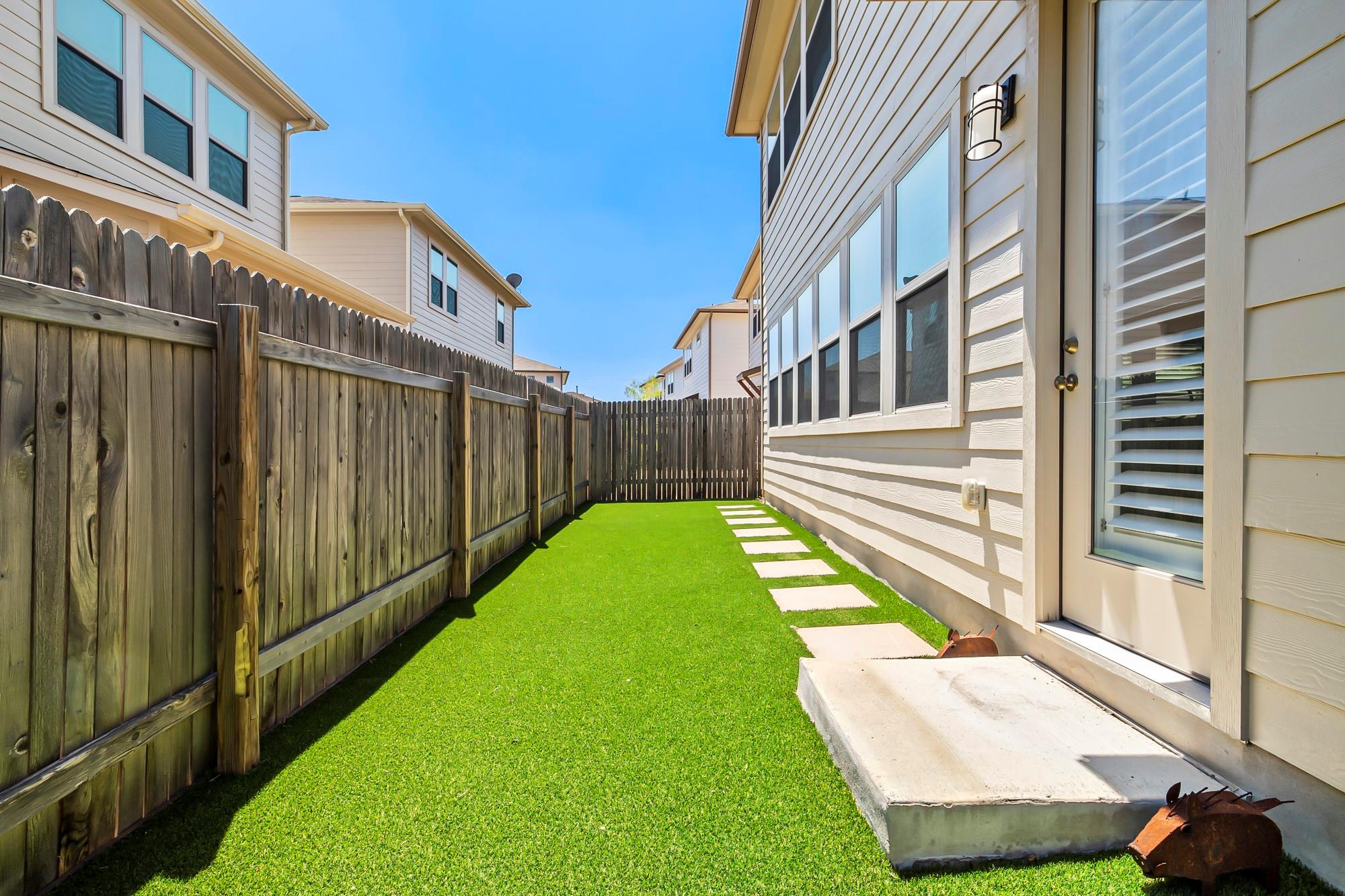 9105 Garnet Dr, Austin, TX 78729