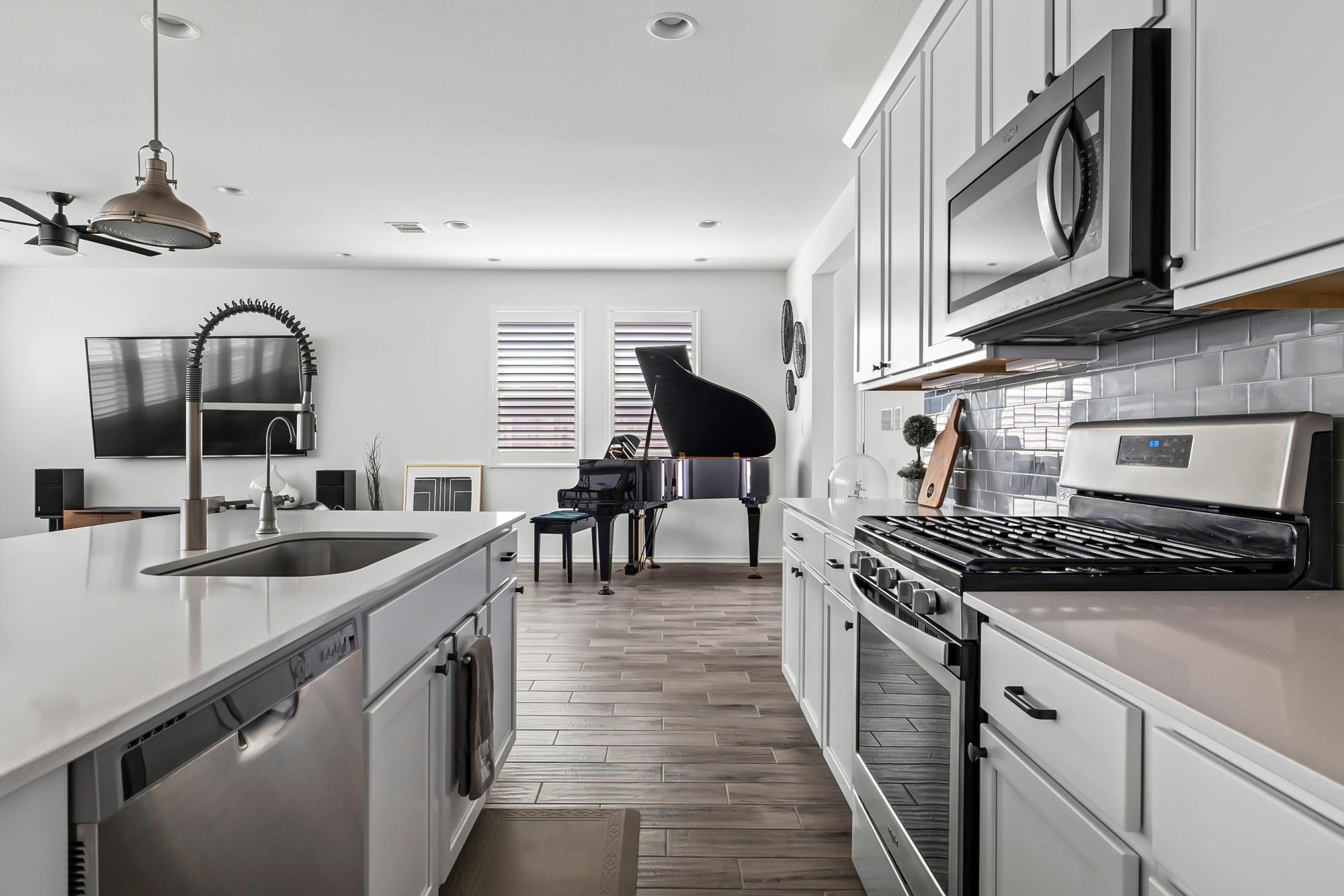 9105 Garnet Dr, Austin, TX 78729