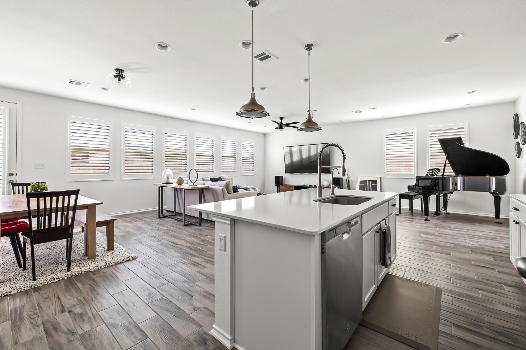 9105 Garnet Dr, Austin, TX 78729