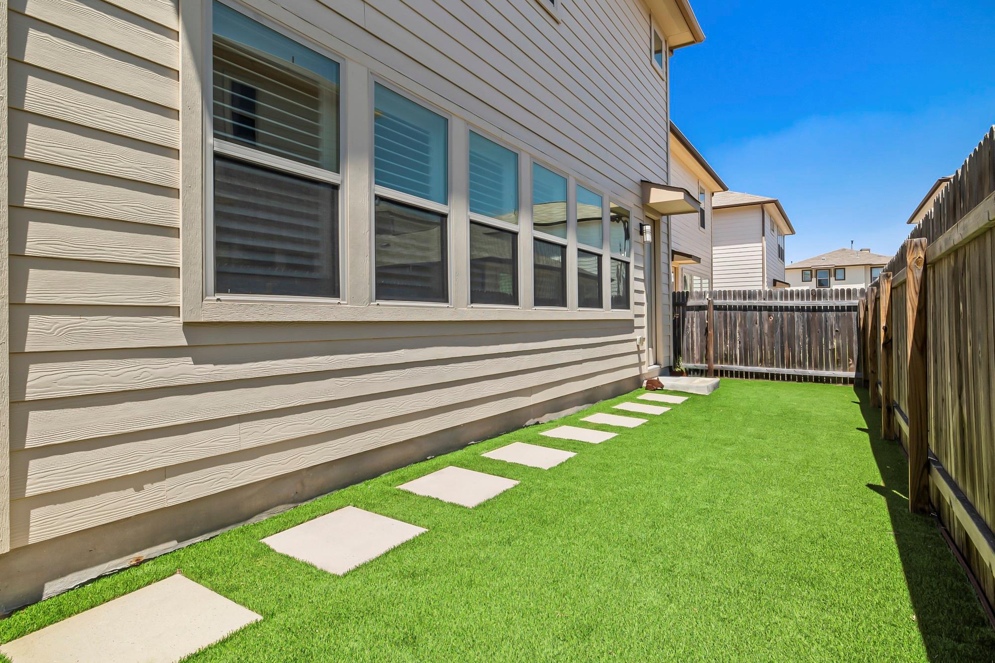 9105 Garnet Dr, Austin, TX 78729