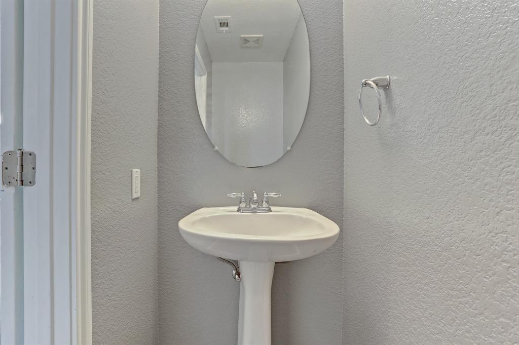 5913 Silver Screen Dr, Austin, TX 78747