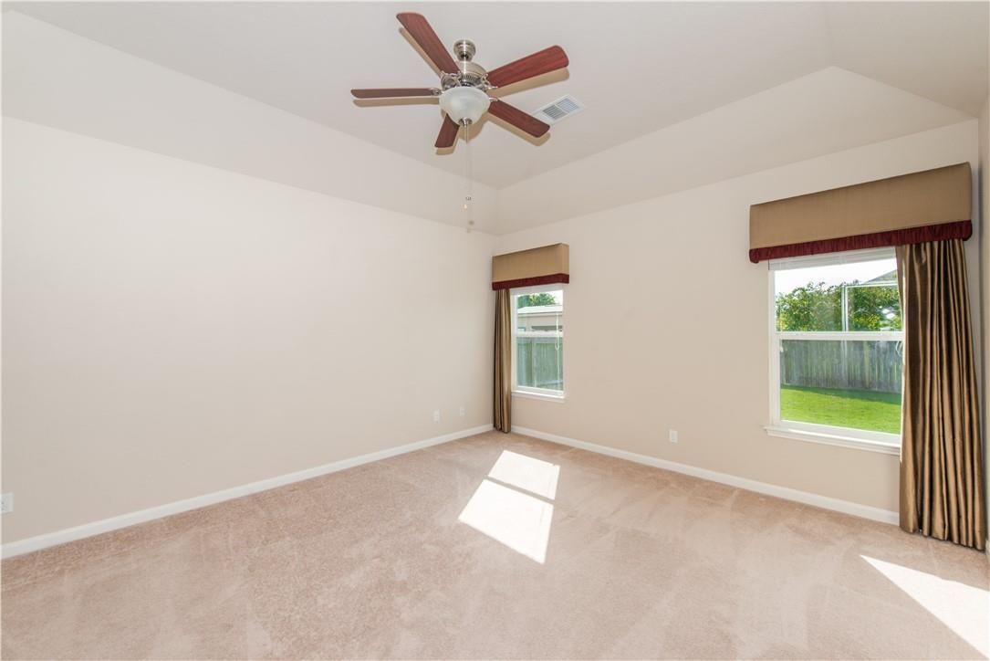 117 Colthorpe Ln, Hutto, TX 78634