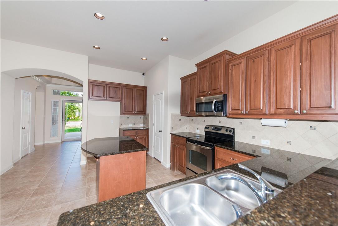 117 Colthorpe Ln, Hutto, TX 78634