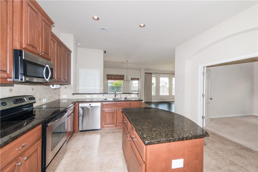 117 Colthorpe Ln, Hutto, TX 78634