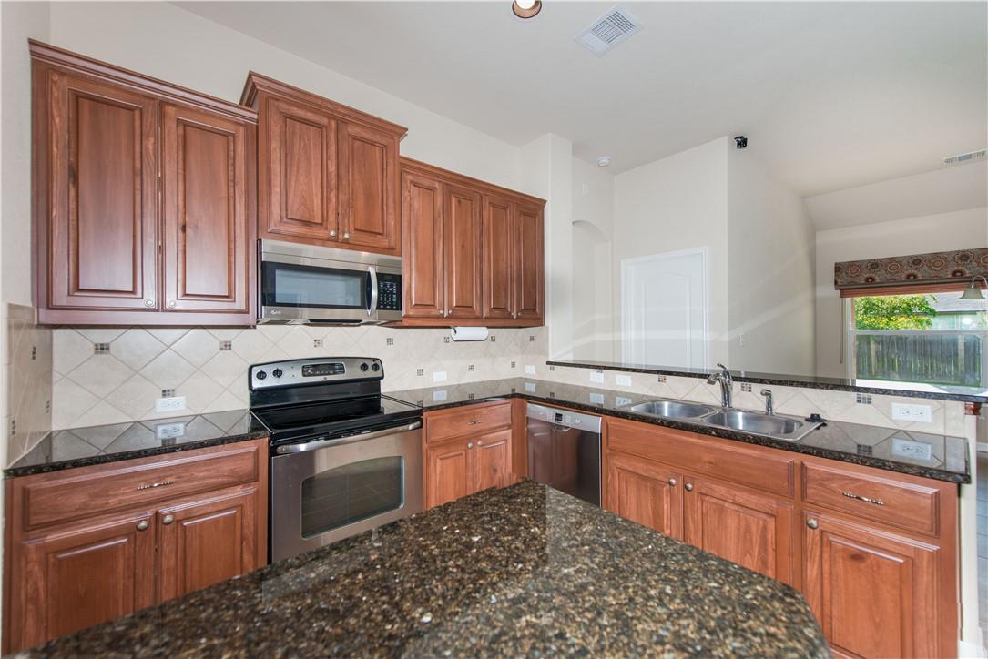 117 Colthorpe Ln, Hutto, TX 78634