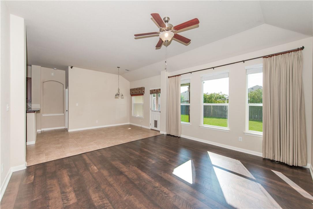 117 Colthorpe Ln, Hutto, TX 78634