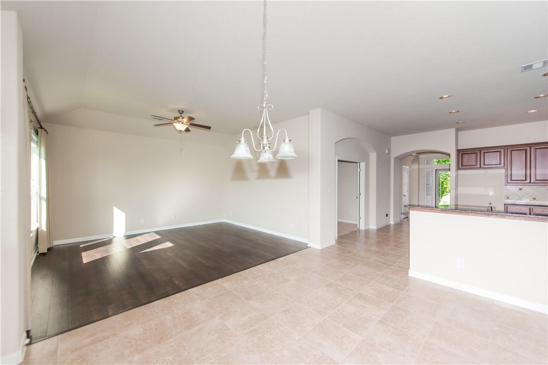 117 Colthorpe Ln, Hutto, TX 78634