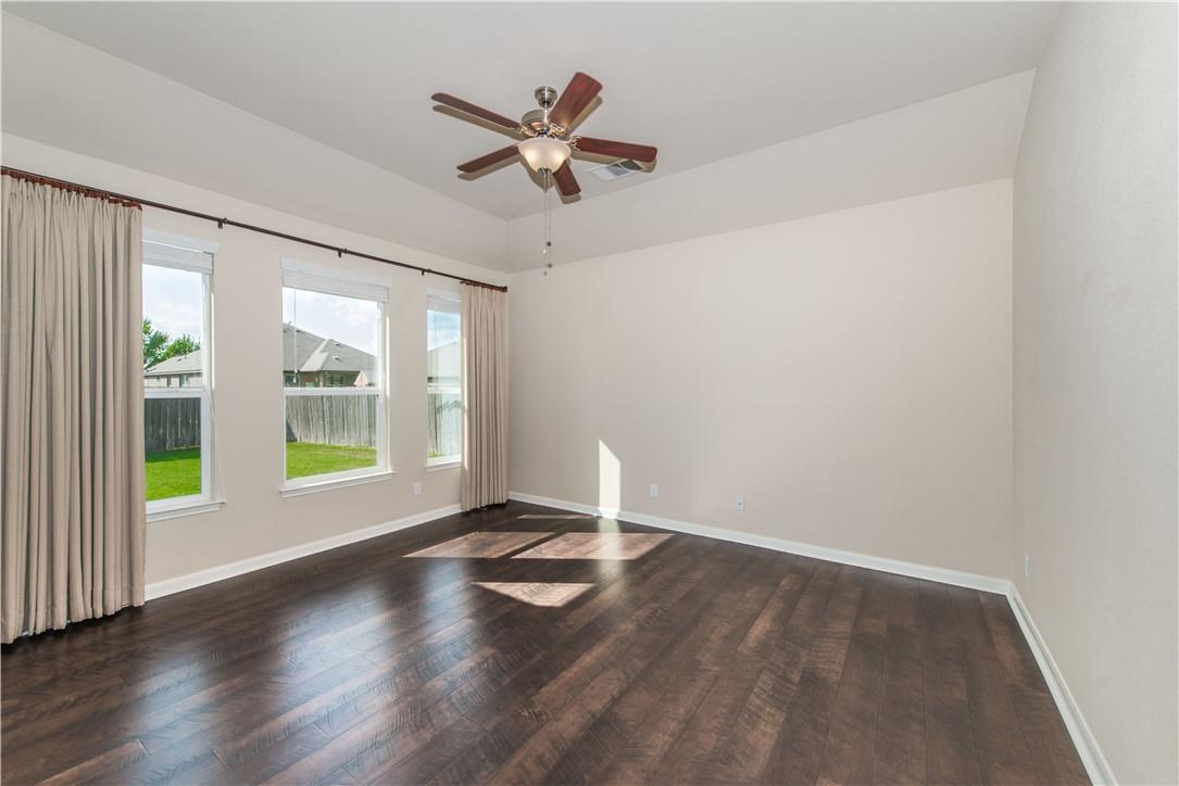 117 Colthorpe Ln, Hutto, TX 78634