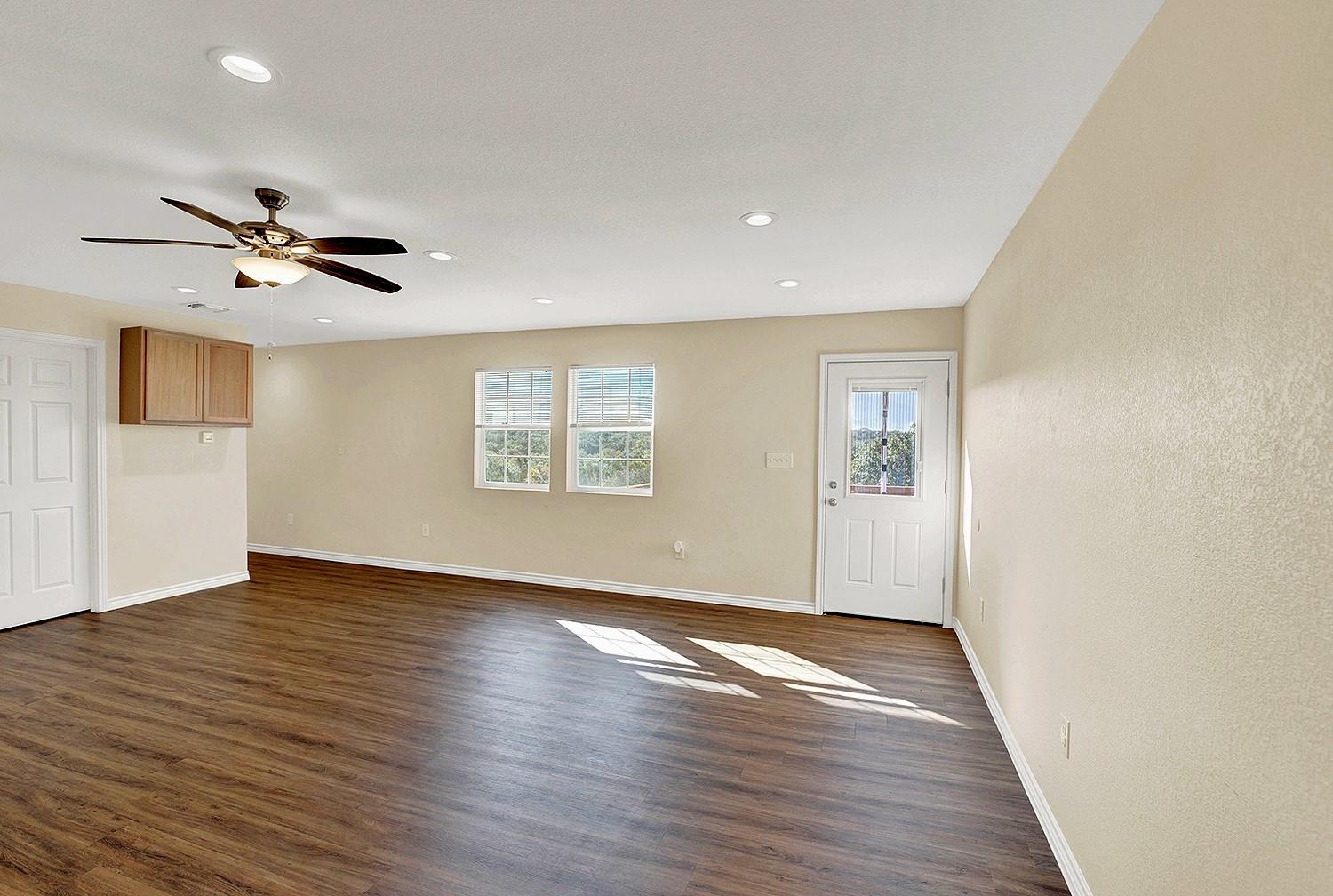 207 Oakwood Loop, San Marcos, TX 78666