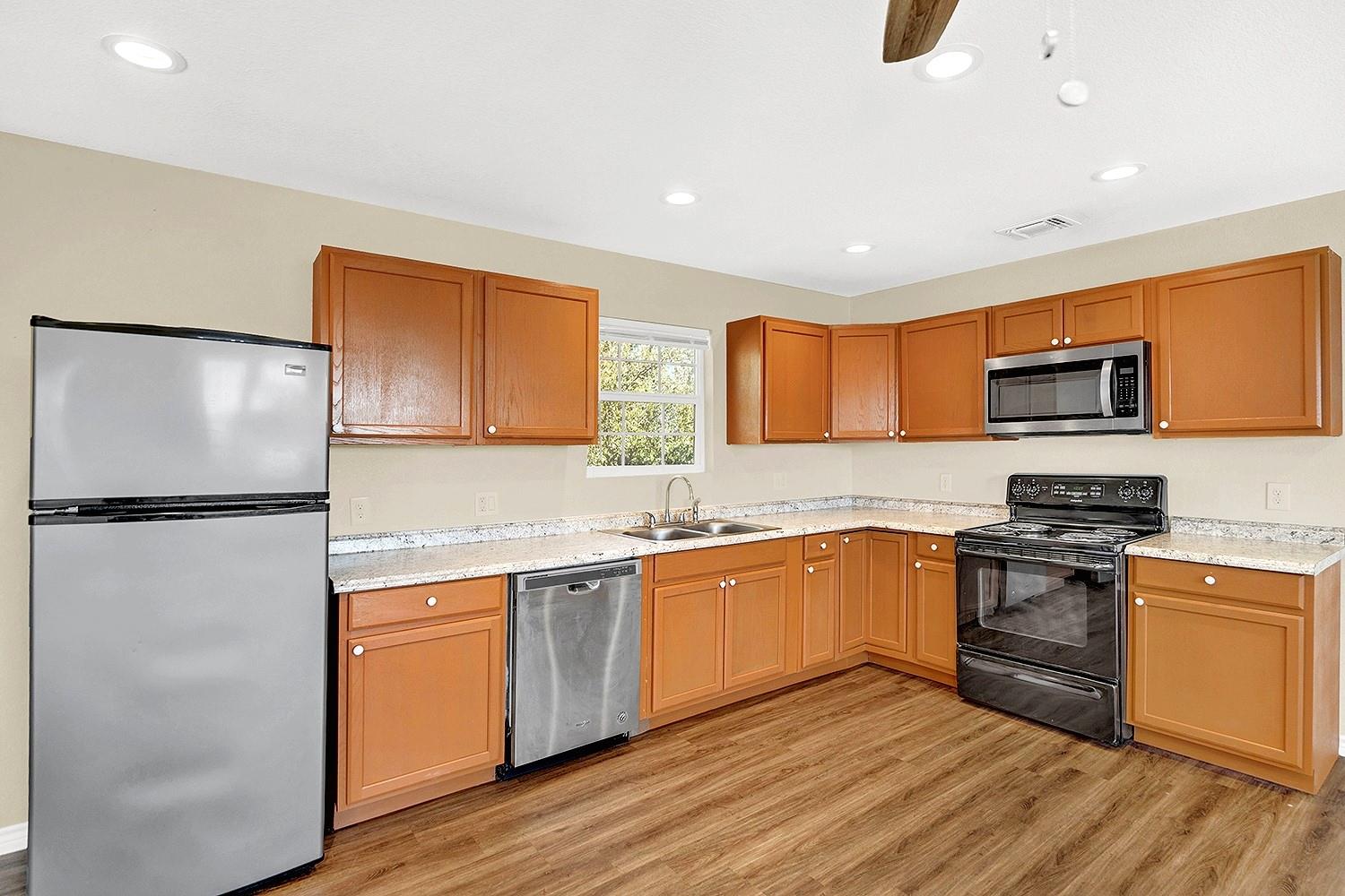 207 Oakwood Loop, San Marcos, TX 78666