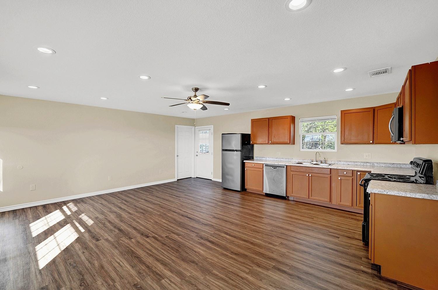 207 Oakwood Loop, San Marcos, TX 78666