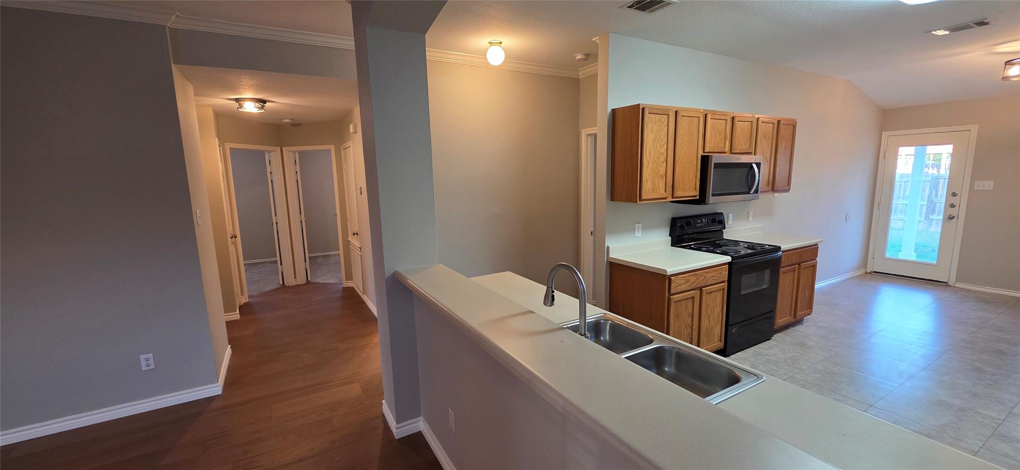 204 Quail Hollow Dr, Hutto, TX 78634