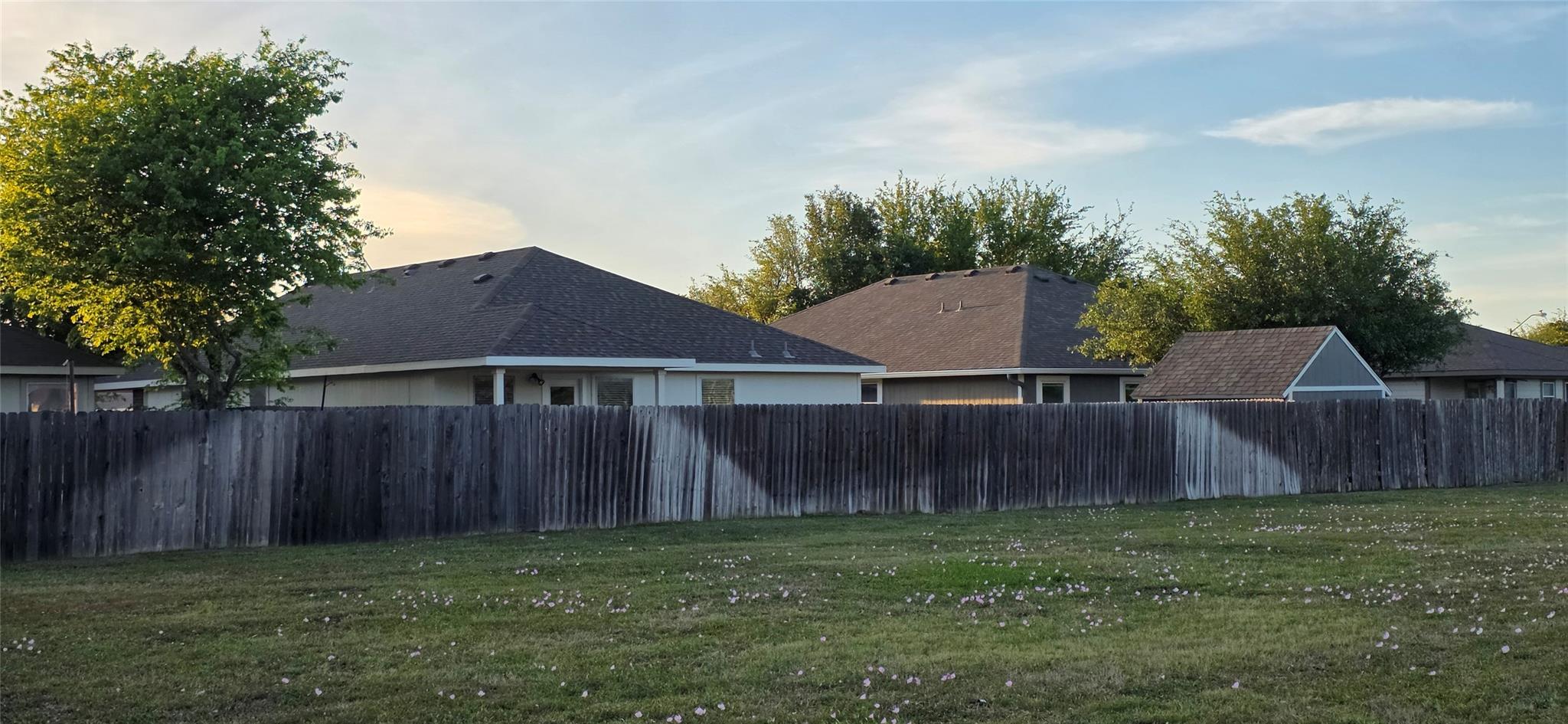 204 Quail Hollow Dr, Hutto, TX 78634