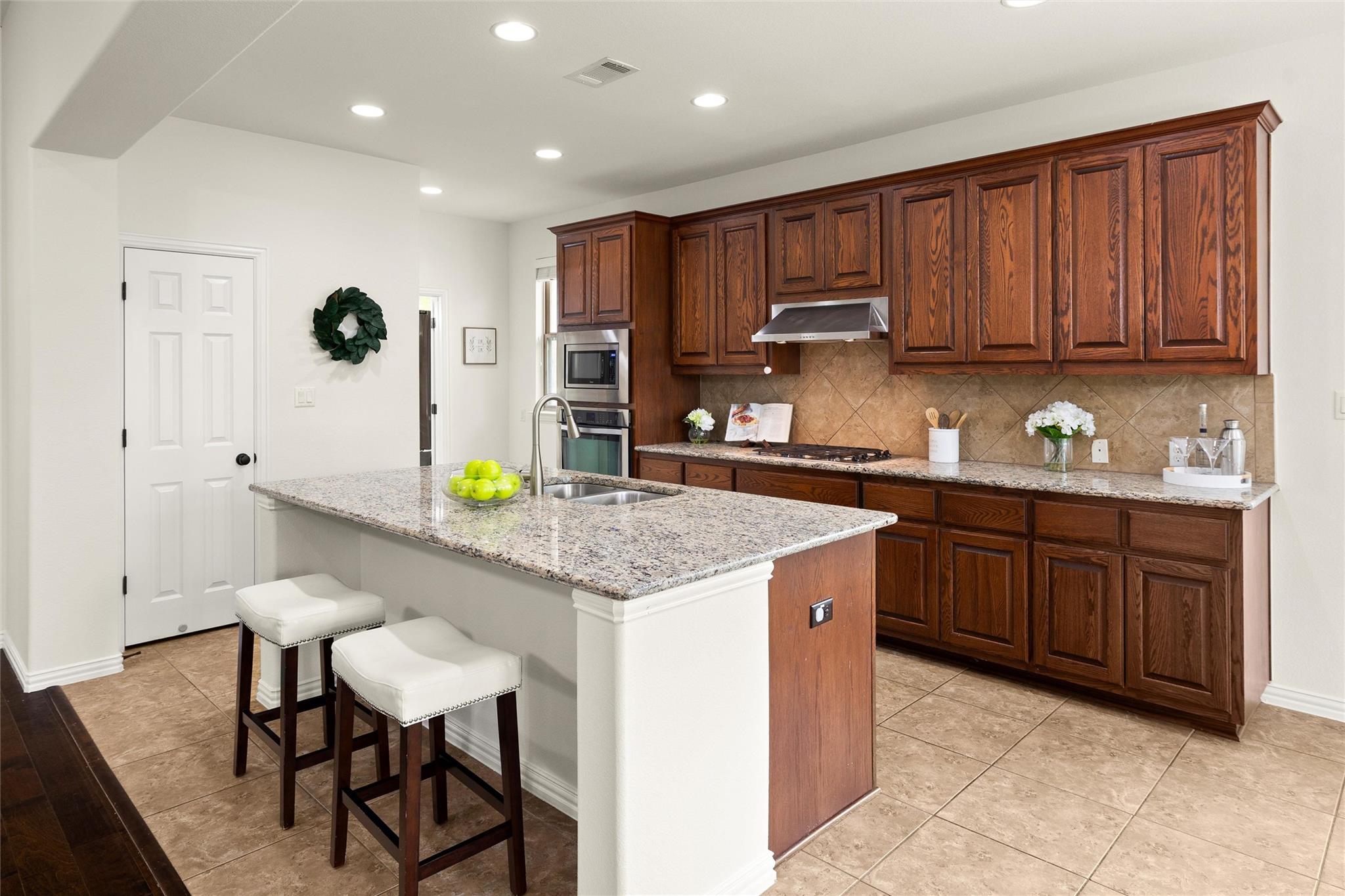 425 Catalina Ln, Austin, TX 78737