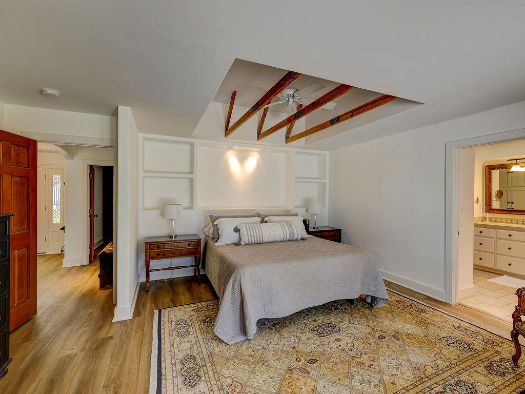 903 Vanguard St, Lakeway, TX 78734