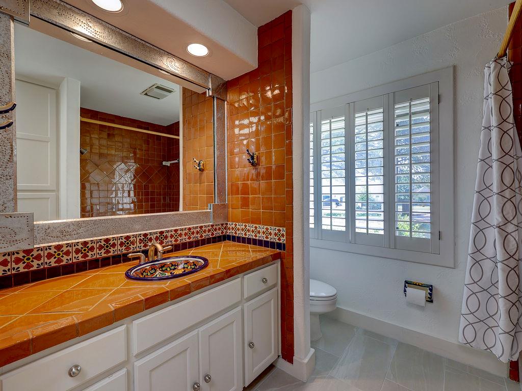 903 Vanguard St, Lakeway, TX 78734