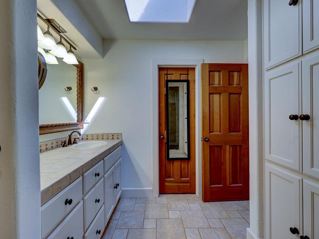 903 Vanguard St, Lakeway, TX 78734