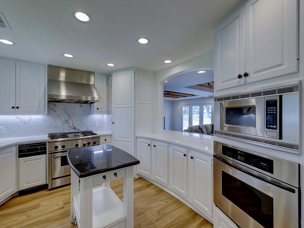 903 Vanguard St, Lakeway, TX 78734