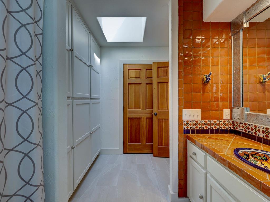 903 Vanguard St, Lakeway, TX 78734