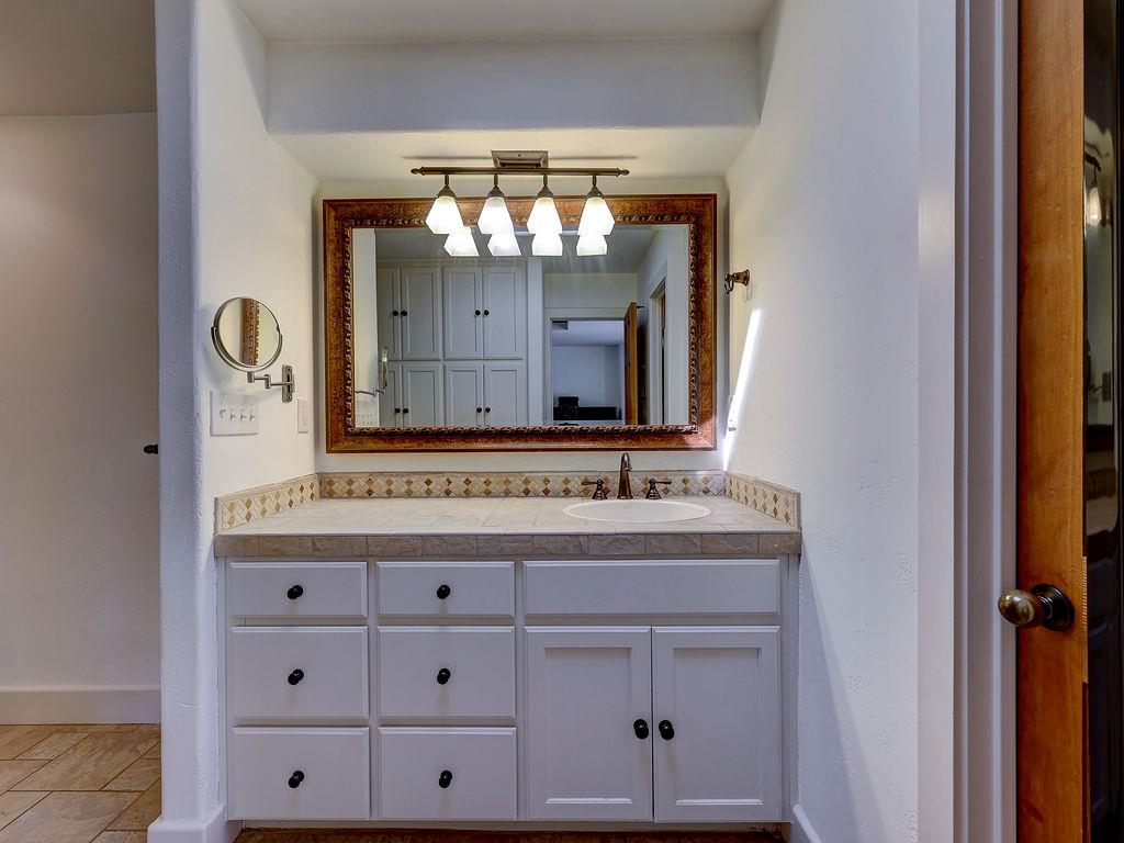 903 Vanguard St, Lakeway, TX 78734