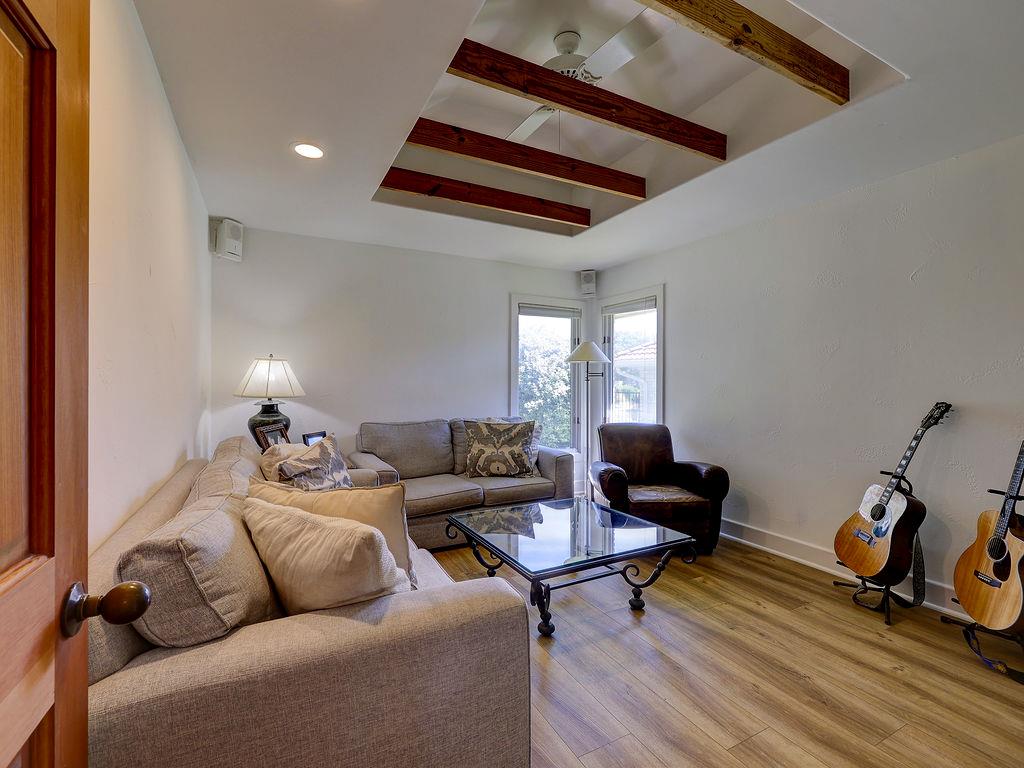 903 Vanguard St, Lakeway, TX 78734