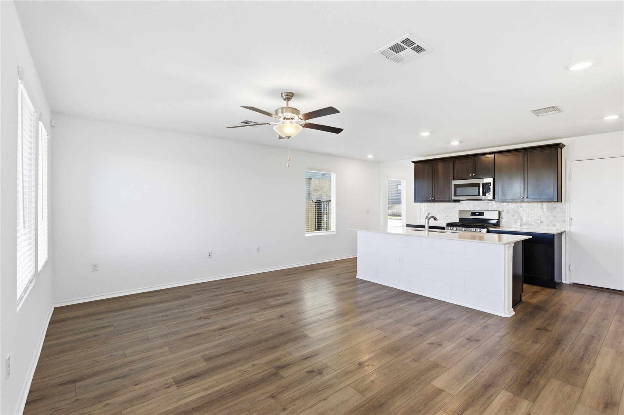 7208 Sparkling Light Dr # B, Del Valle, TX 78617