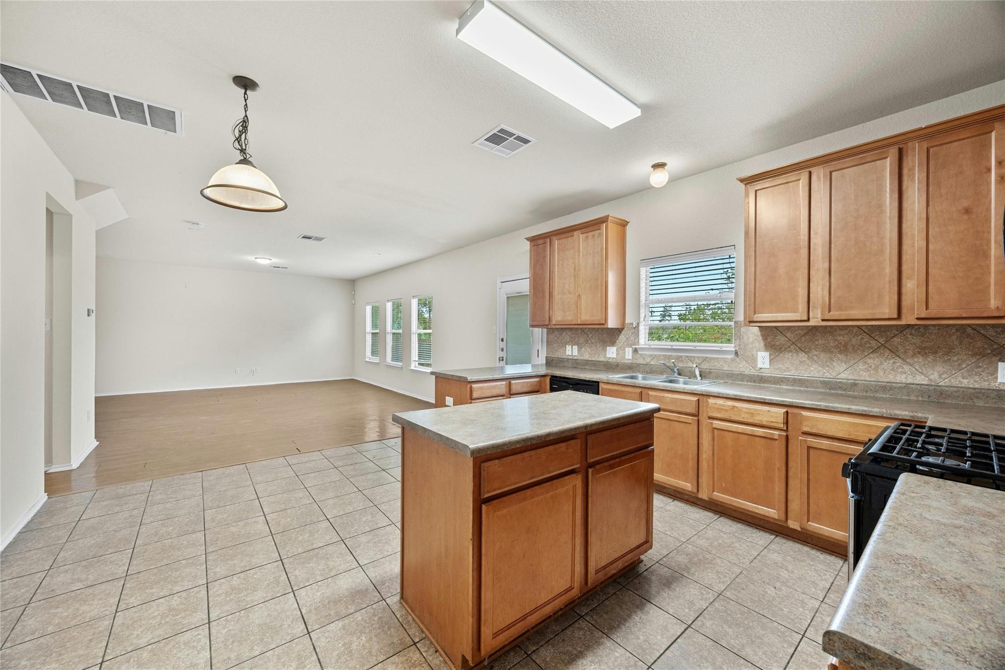 2101 Rachel Ln, Round Rock, TX 78664