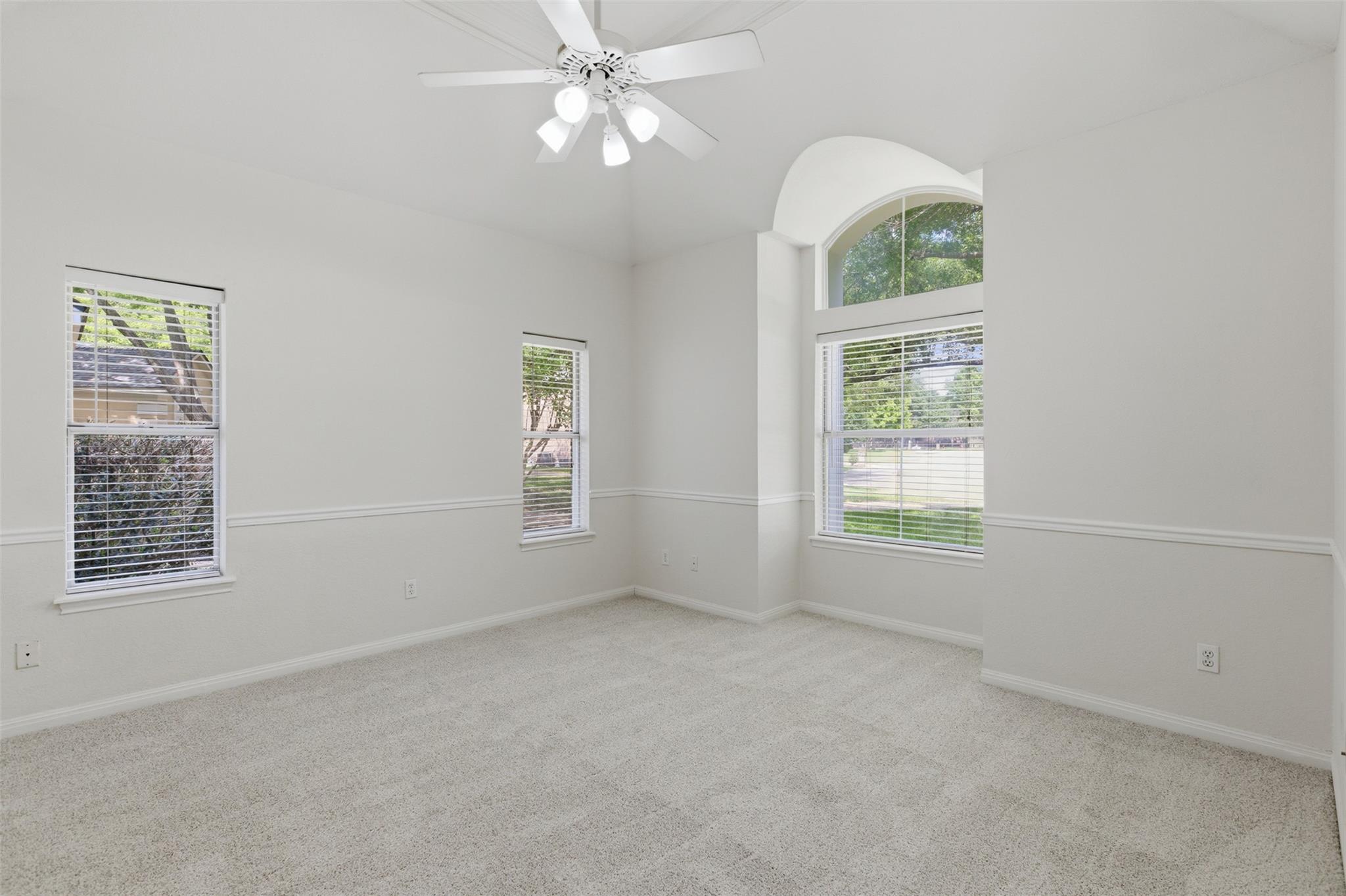 9 Hillway Dr, Round Rock, TX 78664