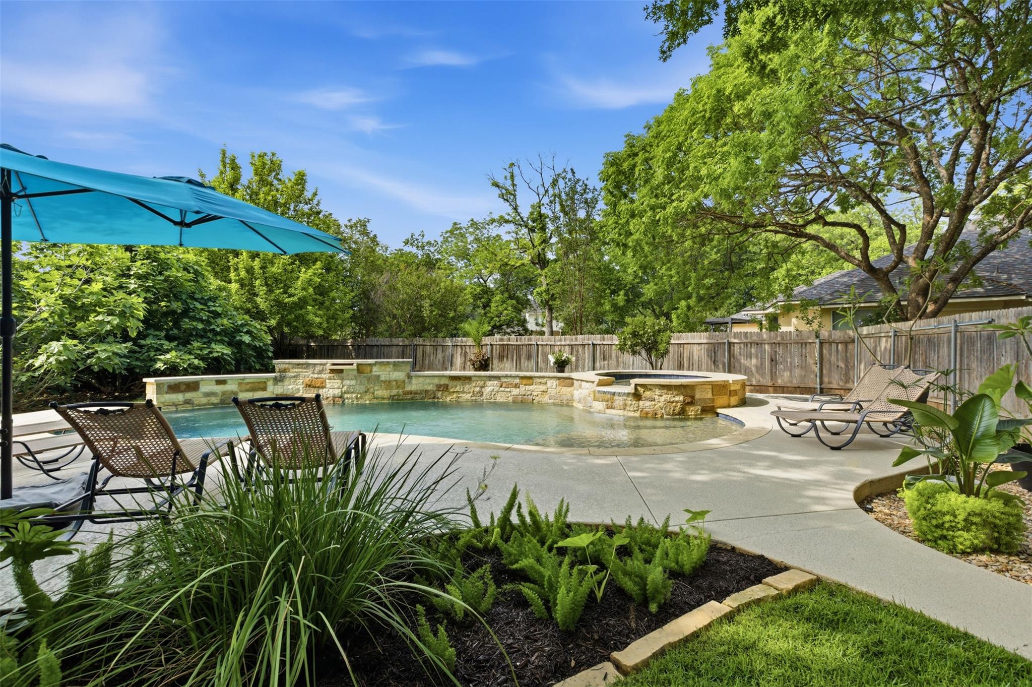 9 Hillway Dr, Round Rock, TX 78664