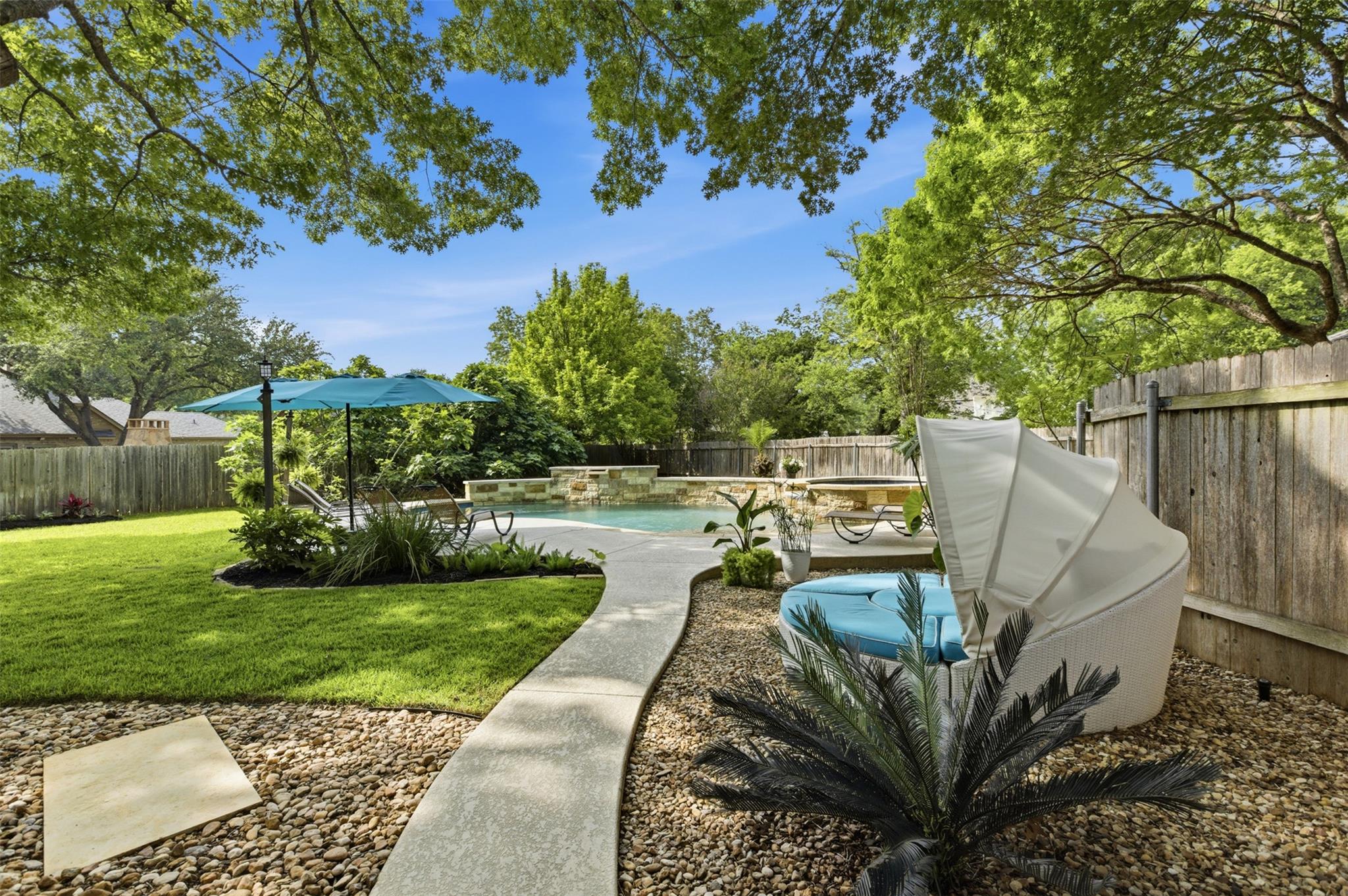 9 Hillway Dr, Round Rock, TX 78664