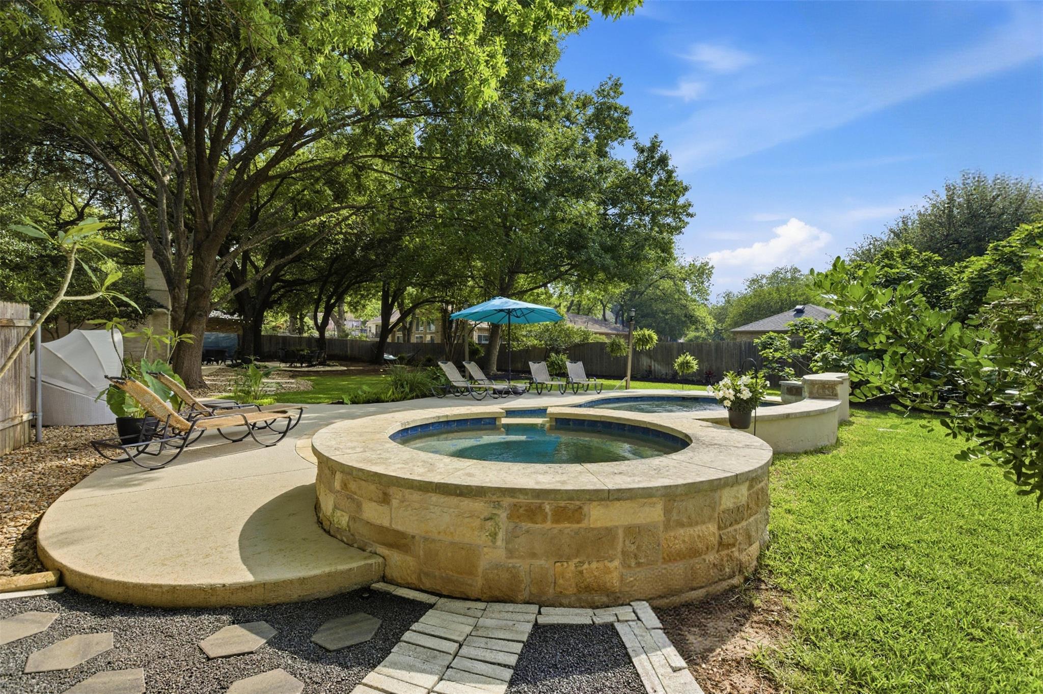 9 Hillway Dr, Round Rock, TX 78664