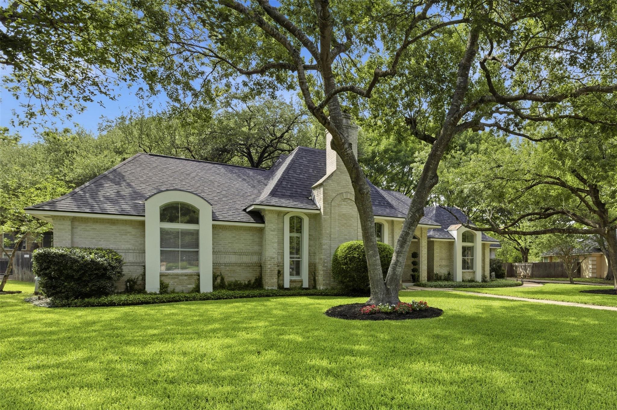 9 Hillway Dr, Round Rock, TX 78664