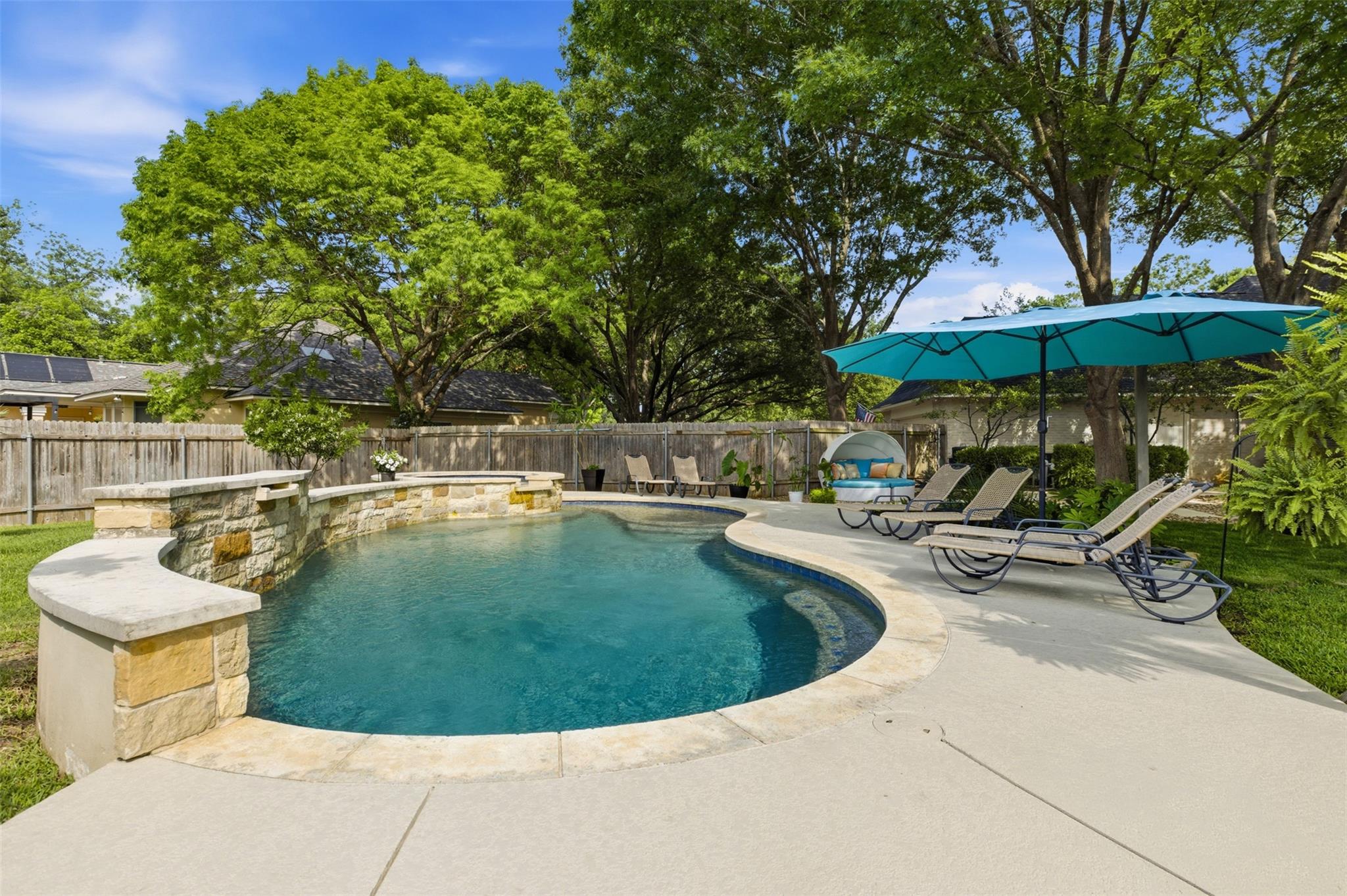 9 Hillway Dr, Round Rock, TX 78664